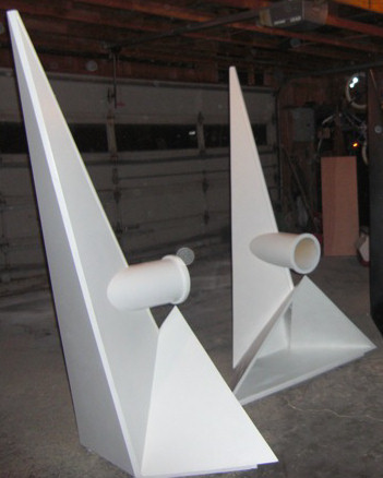 white triangular bass horn full range speakers